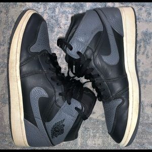 AIR JORDAN 1 MID 'DARK GREY'